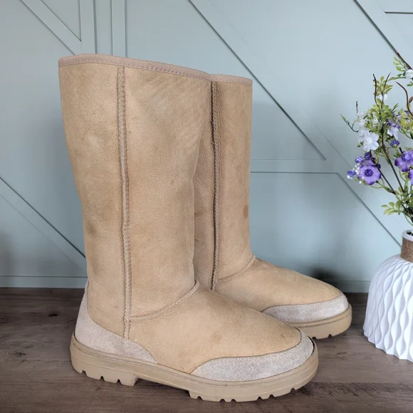 UGG sheepskin boot - Picture 5 of 12